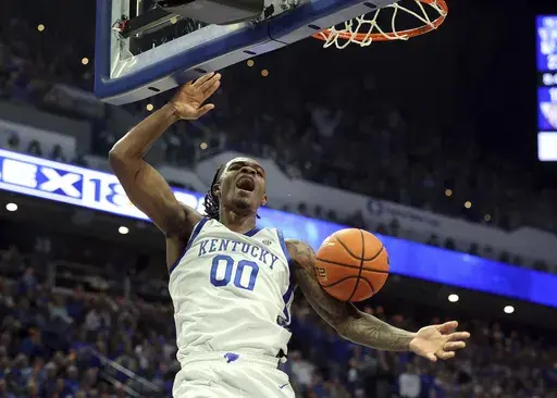 Kentucky's Otega Oweh (00) dunks during the first half of an NCAA college basketball game against LSU in Lexington, Ky., Tuesday, March 4, 2025. (AP Photo/James Crisp)