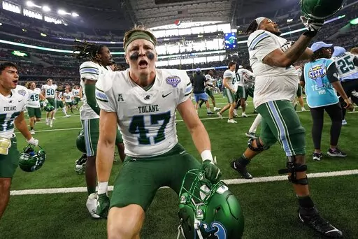 Tulane linebacker Aidan McCahill (47) celebrates after the Cotton Bowl NCAA college football game against Southern California, Monday, Jan. 2, 2023, in Arlington, Texas. AP Photo/Sam Hodde)