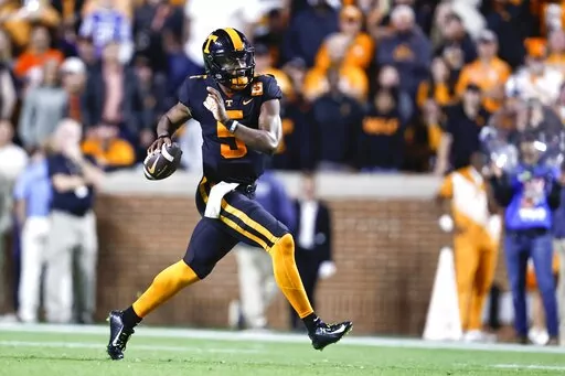 Tennessee quarterback Hendon Hooker (5) rolls out to pass during the first half of an NCAA college football game against Kentucky, Saturday, Oct. 29, 2022, in Knoxville, Tenn. (AP Photo/Wade Payne)