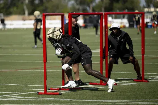 New Orleans Saints running back Alvin Kamara (41) runs with the ball during NFL football training camp, Wednesday, July 24, 2024, in Irvine, Calif. (AP Photo/Kyusung Gong)