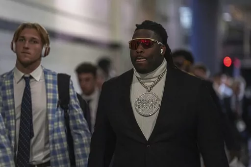 Texas defensive lineman T'Vondre Sweat (93) arrives ahead of the Sugar Bowl CFP NCAA semifinal college football game against Washington, Monday, Jan. 1, 2024, in New Orleans. (Aaron E. Martinez/Austin American-Statesman via AP)