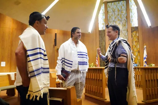 Rabbi David Wolpe speaks to congregants at Sinai Temple Friday, Sept. 23, 2022, in Los Angeles. One member of Rabbi David Wolpe’s diverse congregation left because Wolpe would not preach sermons criticizing Donald Trump. Scores of others left over resentment with the synagogue’s rules for combating COVID-19. But Wolpe remains steadfast in his resolve to avoid politics when he preaches. (AP Photo/Marcio Jose Sanchez)