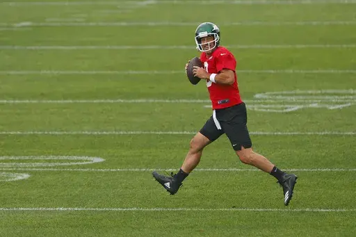 CORRECTS DATE: New York Jets quarterback Aaron Rodgers (8) drops back to throw during the team's NFL football training camp, Wednesday, July 24, 2024, in Florham Park, N.J. (AP Photo/Rich Schultz)