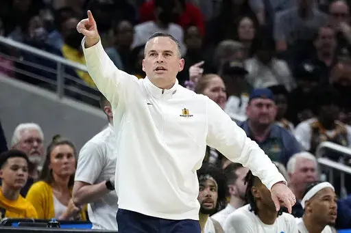 Murray State head coach Matt McMahon directs his team during the first half of a college basketball game against San Francisco in the first round of the NCAA tournament, Thursday, March 17, 2022, in Indianapolis. (AP Photo/Darron Cummings)