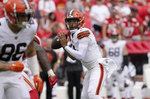 Cleveland Browns quarterback Kellen Mond (7) looks to pass during an NFL preseason football game against the Kansas City Chiefs Saturday, Aug. 26, 2023, in Kansas City, Mo. The New Orleans Saints have agreed to contract terms with free agent quarterback Kellen Mond, who'll compete for a back-up role behind second-year starter Derek Carr. Saints general manager Mickey Loomis did not disclose financial details when he announced Mond's contract agreement on Friday, April 12, 2024,(AP Photo/Ed Zurga